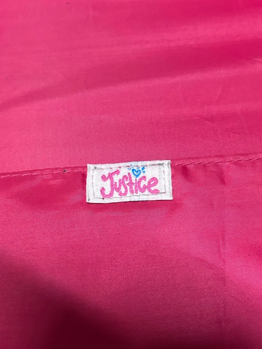 Hot pink, 3 ring binder notebook that zips up and has sequins on the front.